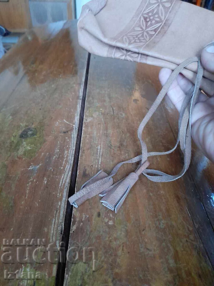 Доставка на Стара кожена кесия Доставка на Стара кожена кесия