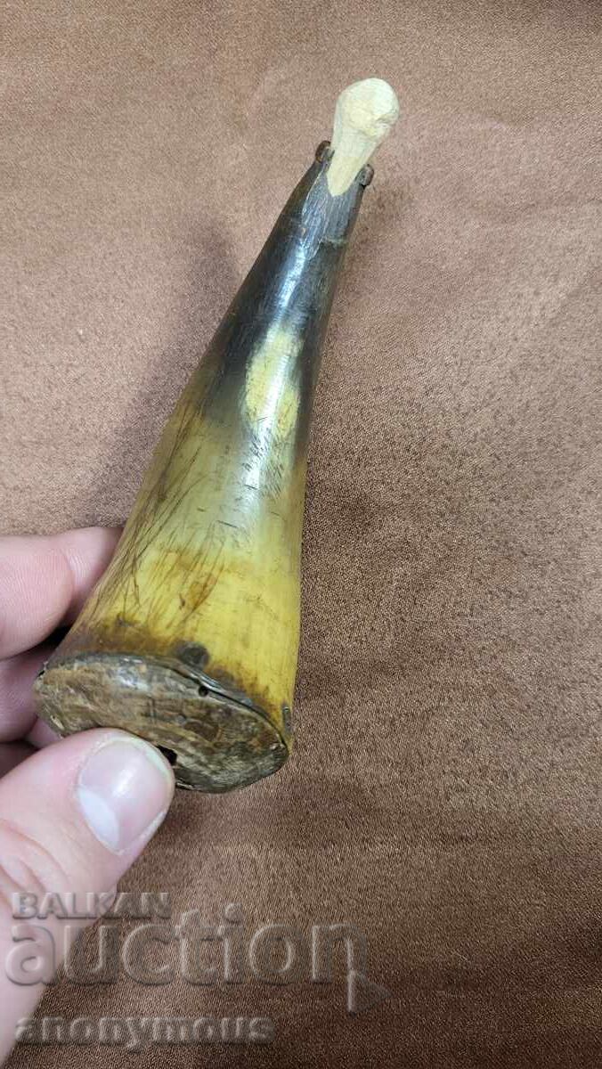 Auction Powder flask, powder horn from horn 4 Auction Powder flask, powder horn from horn 4