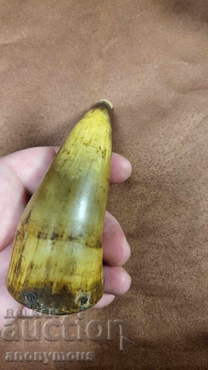 Powder flask, powder horn from horn 4 - 5 Powder flask, powder horn from horn 4 - 5