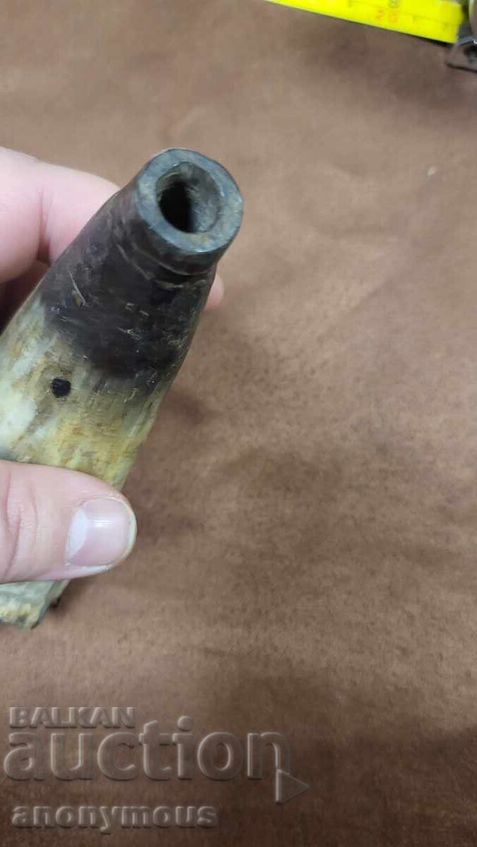 Powder flask, powder horn from horn 4 Powder flask, powder horn from horn 4