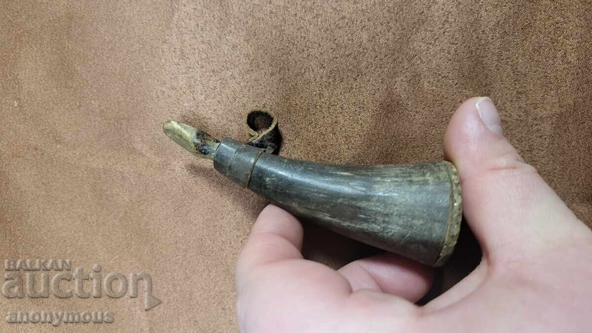 Auction  Powder Flask, Powder Horn from Horn 5