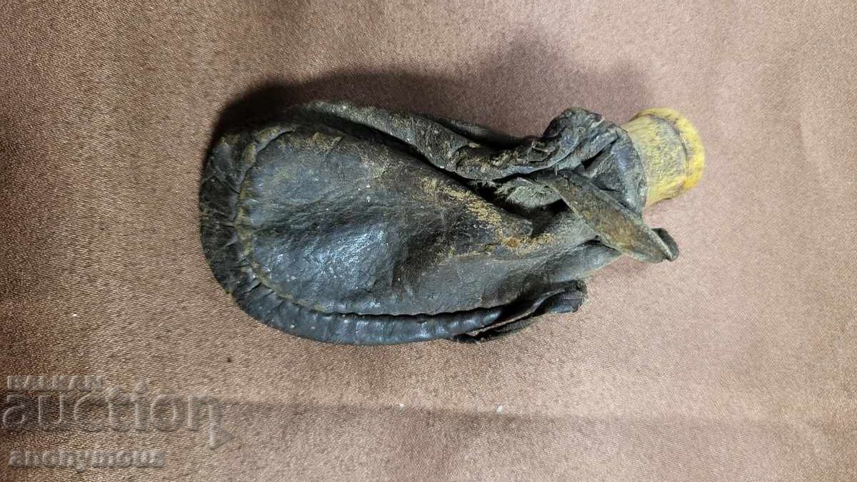 Pungă, curelă, portmoneu, husă din piele 1 cu preț € 50.00 | 97.79 BGN