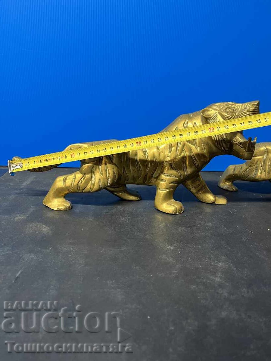 Παράδοση Δύο υπέροχα ειδώλια τίγρης Παράδοση Δύο υπέροχα ειδώλια τίγρης