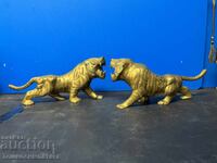 Δύο υπέροχα ειδώλια τίγρης