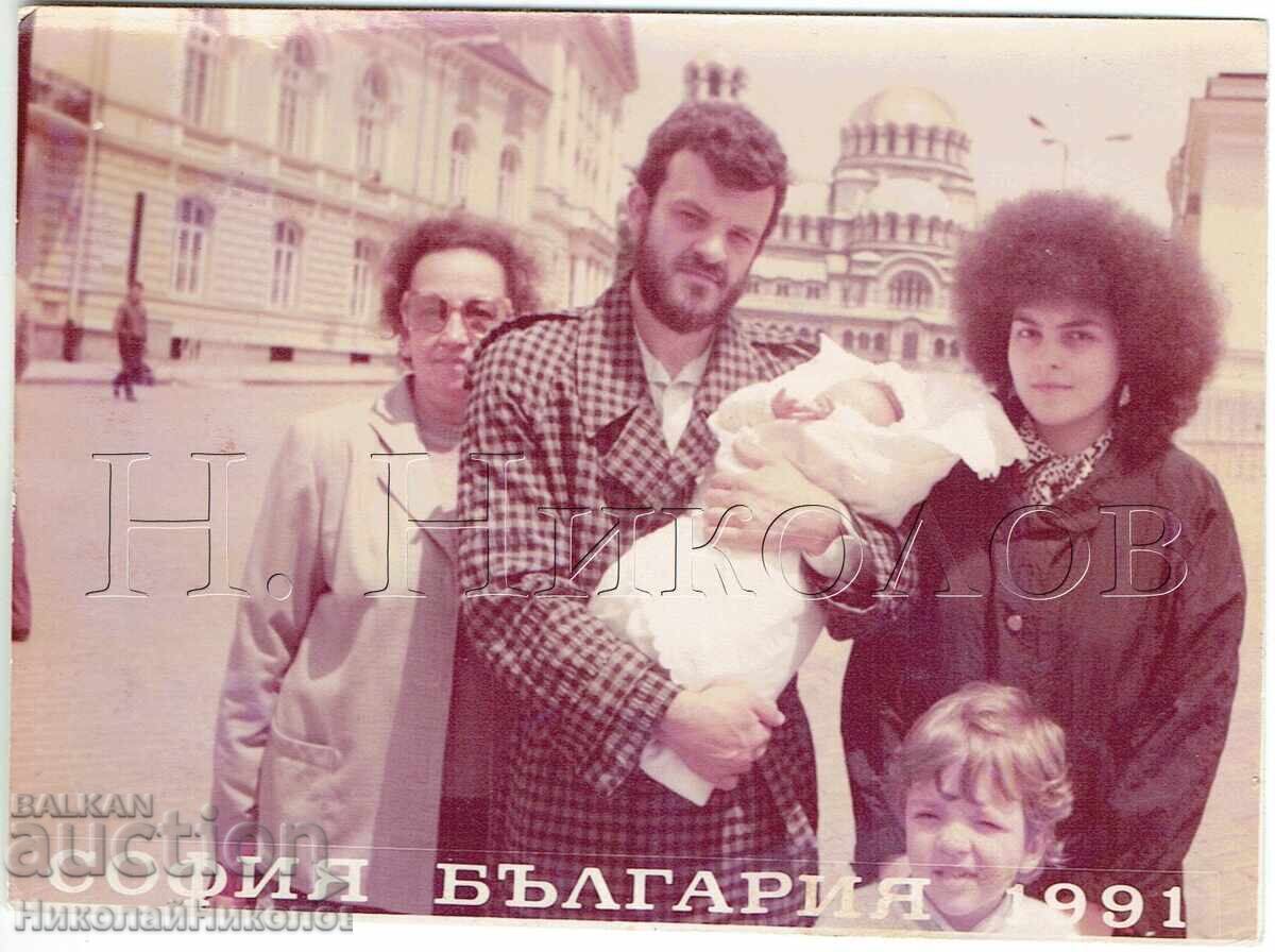 1991 FOTOGRAFIE VECHE SOFIA FAMILIE TÂNĂRĂ CU BEBELUȘ E745