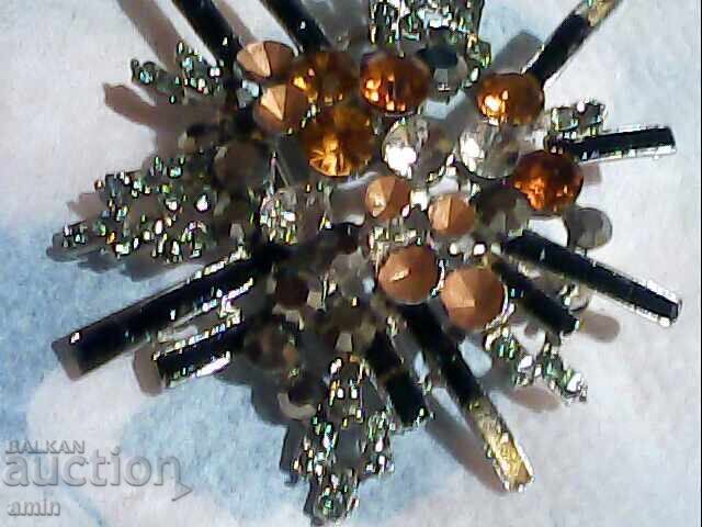 Auction Beautiful silver-plated brooch and pendant Auction Beautiful silver-plated brooch and pendant