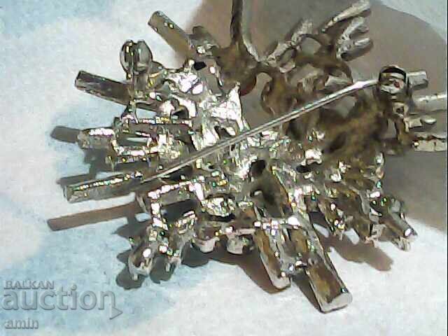 Delivery of Beautiful silver-plated brooch and pendant Delivery of Beautiful silver-plated brooch and pendant