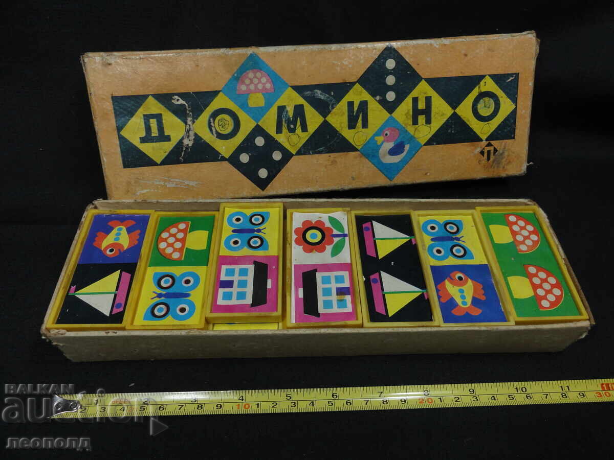 Delivery of Old Retro Social Plastic Toy Game Domino