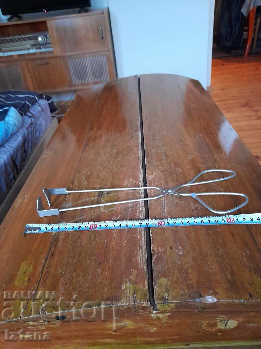 Clești vechi, un dispozitiv pentru îndepărtarea borcanelor cu preț € 11.00 | 21.51 BGN Clești vechi, un dispozitiv pentru îndepărtarea borcanelor cu preț € 11.00 | 21.51 BGN