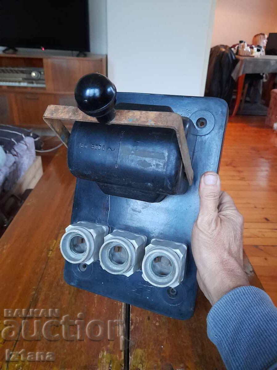 Old three-phase electric switch, circuit breaker, disconnector with price € 55.00 | 107.57 BGN Old three-phase electric switch, circuit breaker, disconnector with price € 55.00 | 107.57 BGN