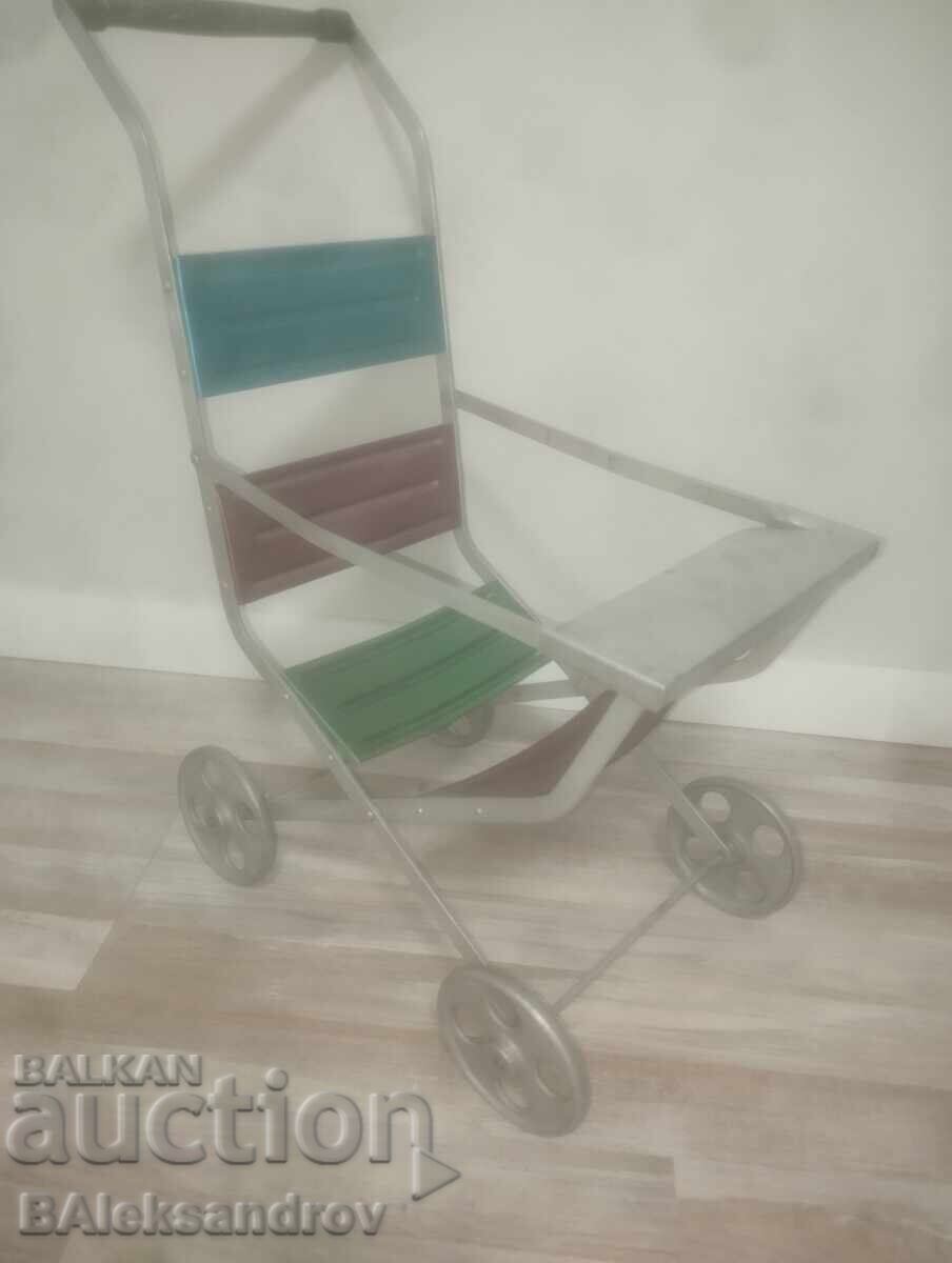 Παλιό καροτσάκι κούκλας αλουμινίου