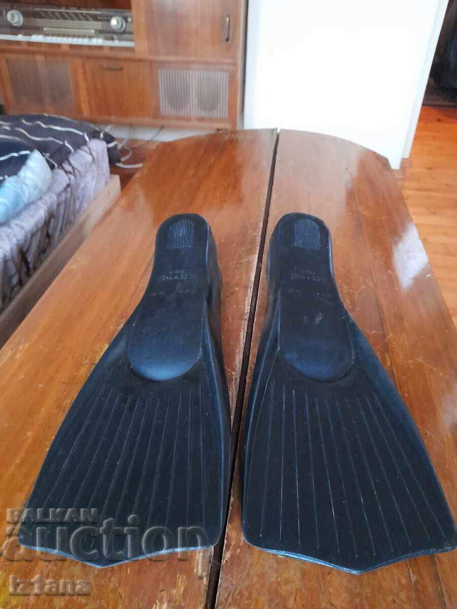 Delivery of Old Mermaid Flippers Delivery of Old Mermaid Flippers