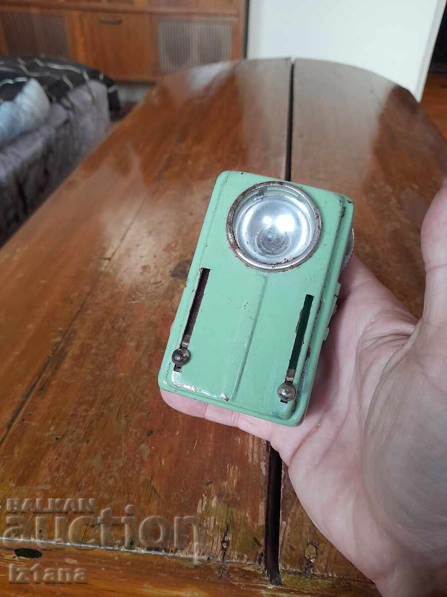 Lanterna veche de cale ferată cu preț € 14.00 | 27.38 BGN Lanterna veche de cale ferată cu preț € 14.00 | 27.38 BGN