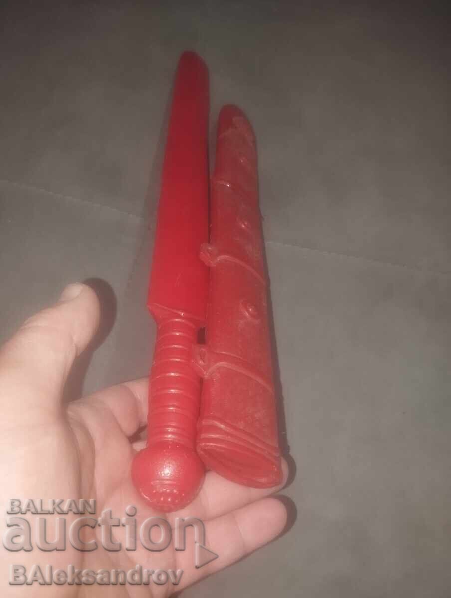 Jucărie din epoca comunistă, sabie de cavaler (han) cu preț € 11.10 | 21.71 BGN Jucărie din epoca comunistă, sabie de cavaler (han) cu preț € 11.10 | 21.71 BGN