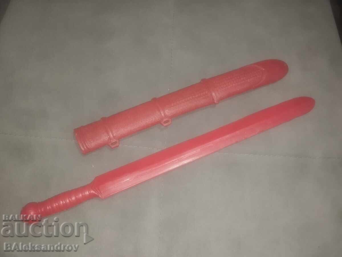 Jucărie din epoca comunistă, sabie de cavaler (han) Jucărie din epoca comunistă, sabie de cavaler (han)