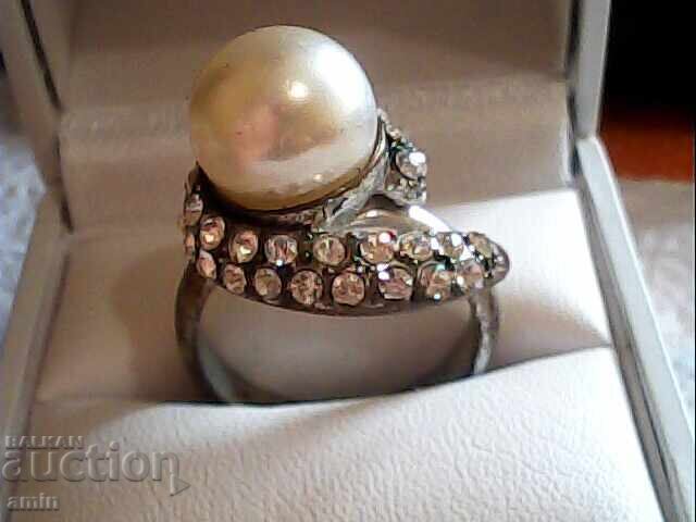 Old silver ring with pearls