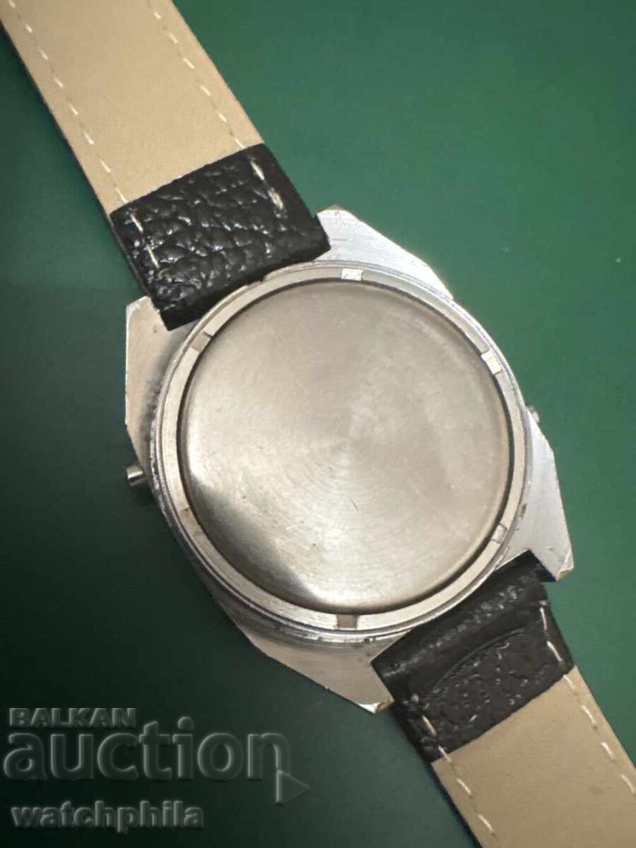 Електроника 5 съветски мъжки часовник.Работи отлично. с цена € 1.50 | 2.93 лв. Електроника 5 съветски мъжки часовник.Работи отлично. с цена € 1.50 | 2.93 лв.