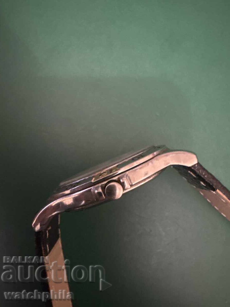 Аукцион Festina Quartz classic мъжки часовник.Работи отлично.