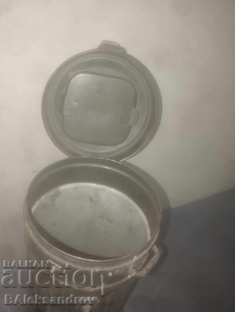 Παλιό μεταλλικό κουτί από μάσκα αερίου - 6