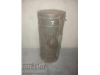 Παλιό μεταλλικό κουτί από μάσκα αερίου