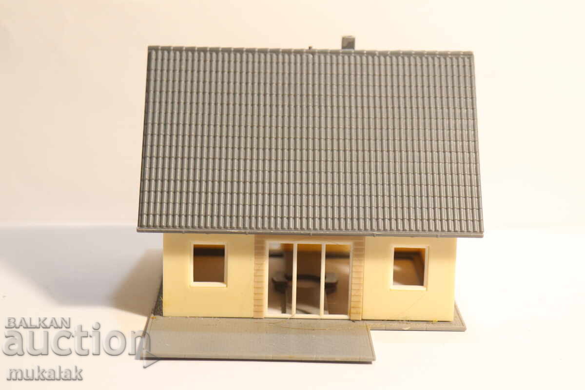 FALLER? KIBRI?  H0 1/87  СГРАДА  КЪЩА ГАРАЖ ВАГОН  ВЛАК  ЖП
