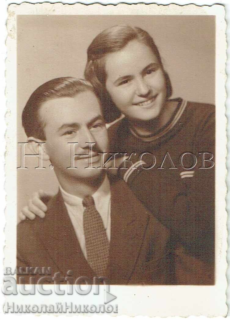 1941 МАЛКА СТАРА СНИМКА ЛОМ СЕМЕЙНА СНИМКА Е747 1941 МАЛКА СТАРА СНИМКА ЛОМ СЕМЕЙНА СНИМКА Е747