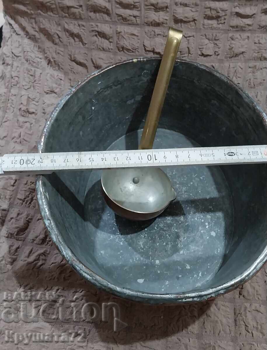 Меден съд с Черпак калаисани... с цена € 0.01 | 0.02 лв.