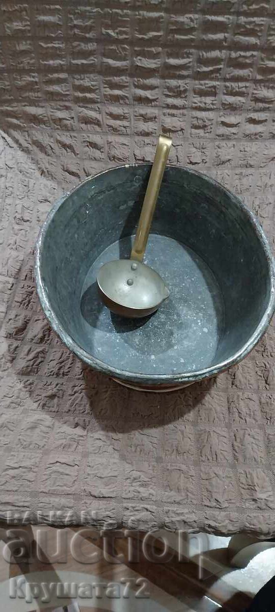 Меден съд с Черпак калаисани...
