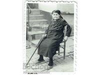 МАЛКА СТАРА СНИМКА БАБА С БАСТУН Е755