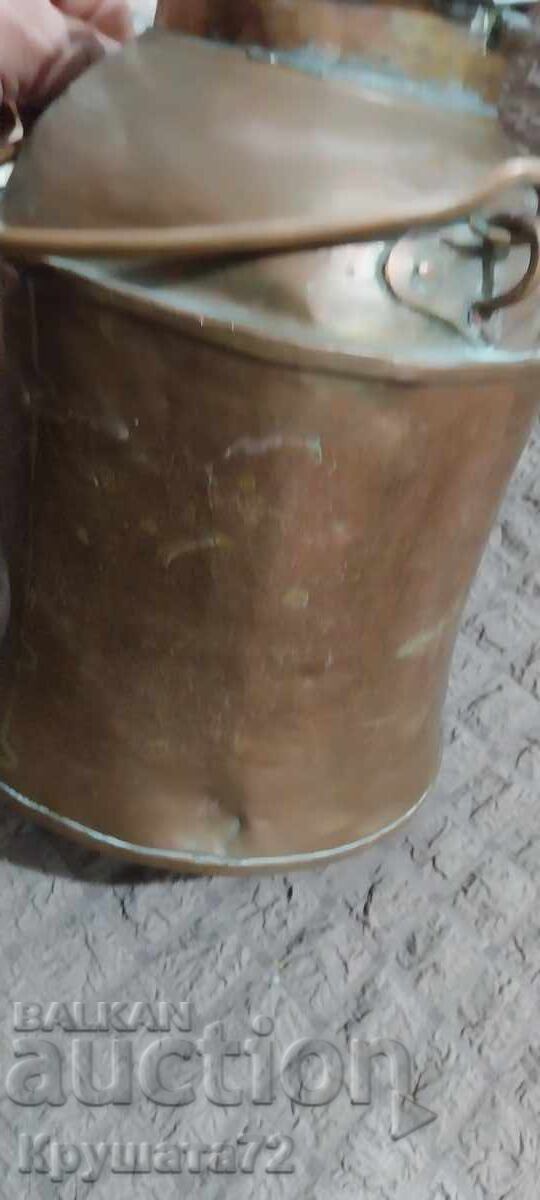 Аукцион Бакърен съд с капак...