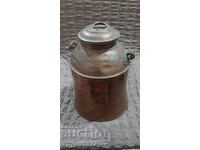 Бакърен съд с капак...