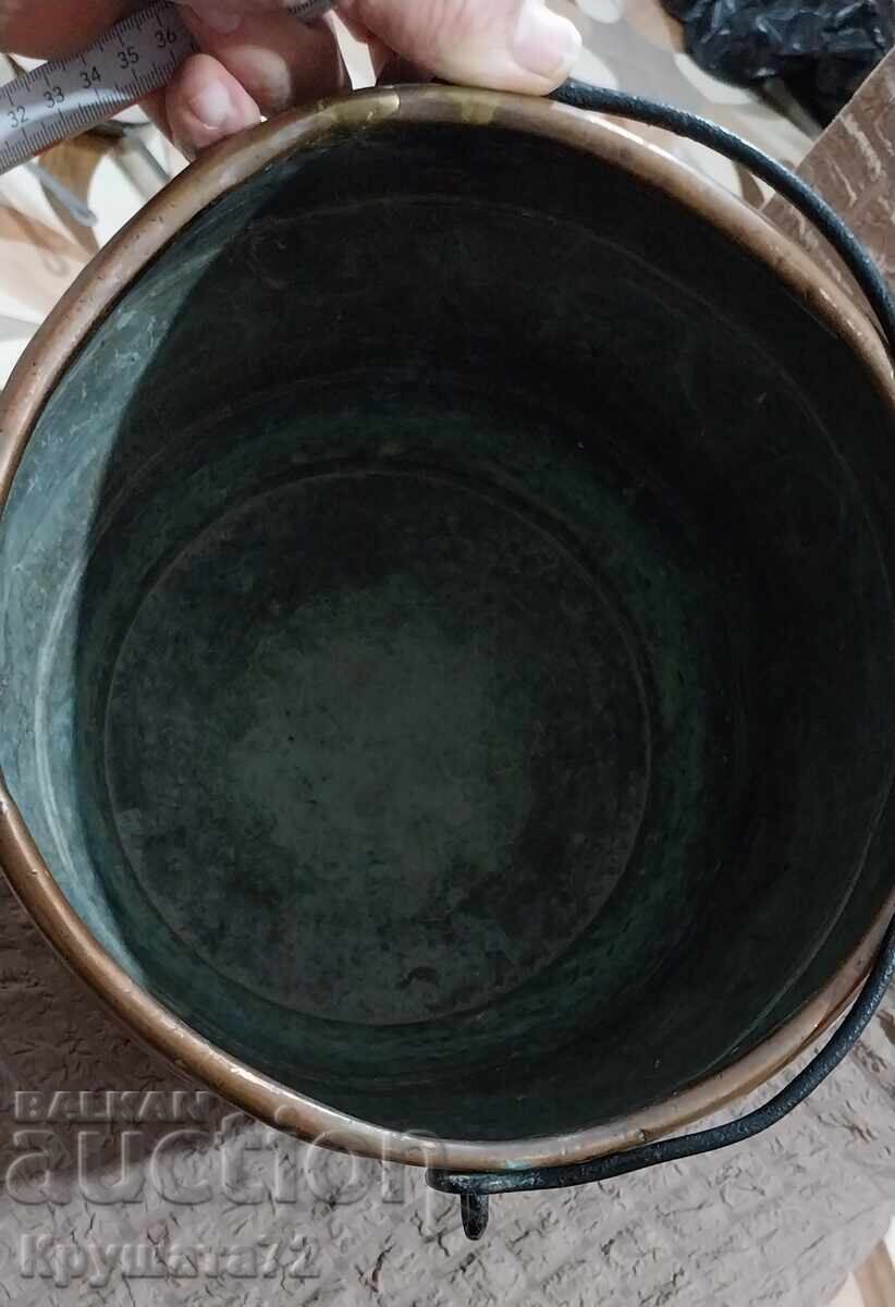 Găleată de cupru în formă de butoi cu preț € 0.01 | 0.02 BGN