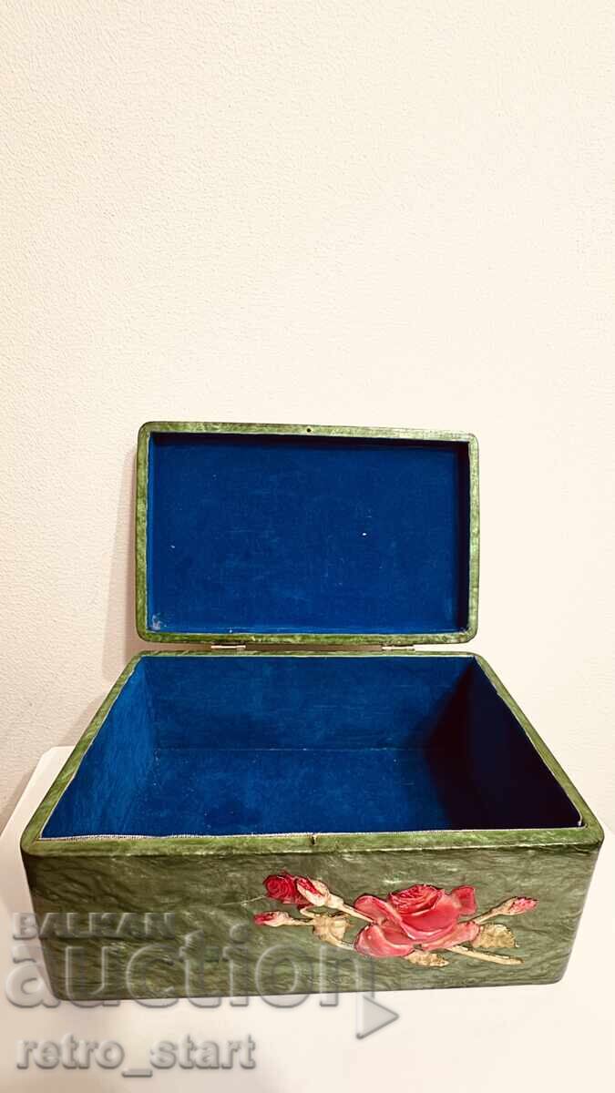 Cutie de colecție sovietică cu preț € 19.00 | 37.16 BGN