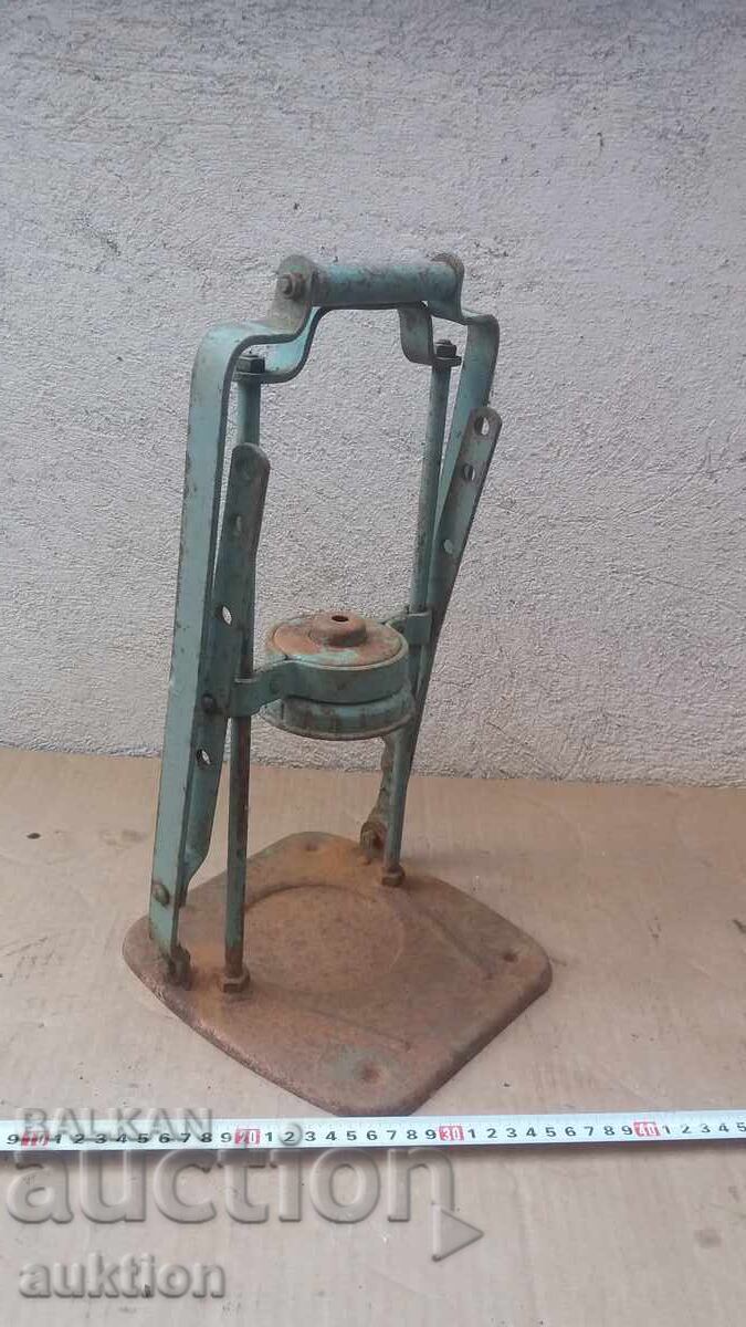 MAȘINĂ DE ÎNCHIS BORCANE - EXCELENTĂ