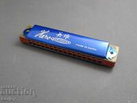 Retro harmonica Hero