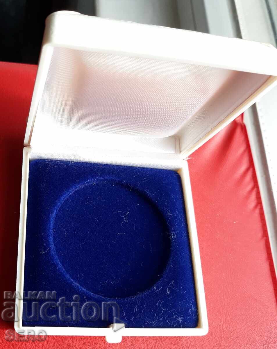 Кутия за 1 монета с диаметър 40 мм Кутия за 1 монета с диаметър 40 мм