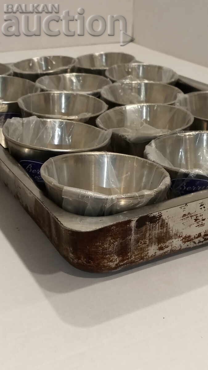 Licitație Set Tăvi cu 14 boluri pentru cremă caramel