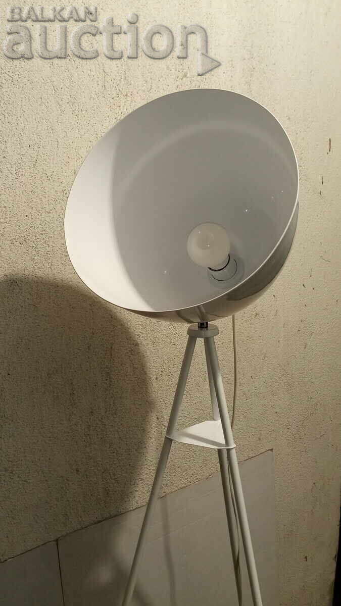 Lampă înaltă - 154 cm cu preț € 16.00 | 31.29 BGN