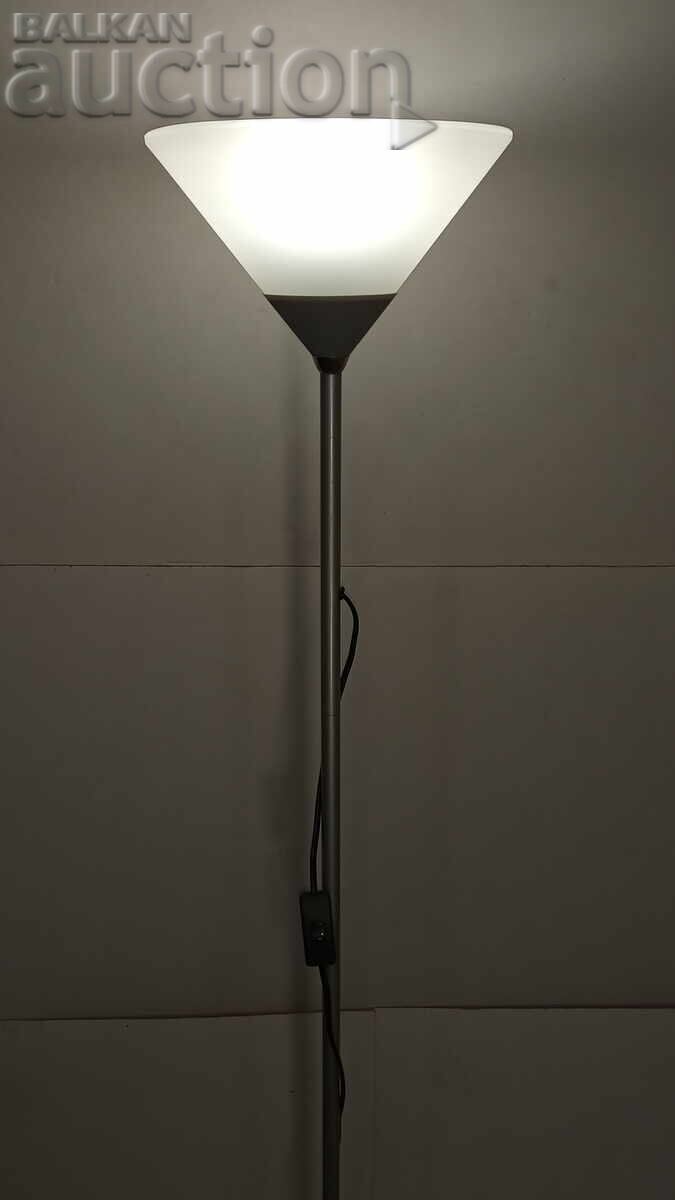 Lampă înaltă - 156 cm cu preț € 20.00 | 39.12 BGN