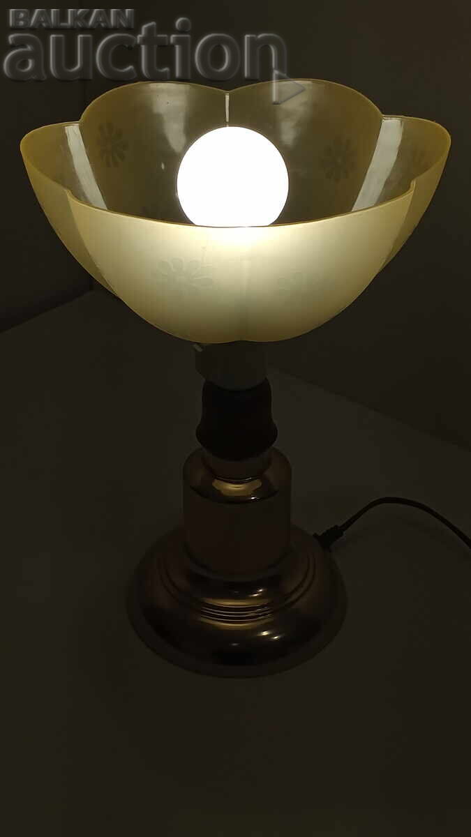 Аукцион Нощна Лампа - 33 см