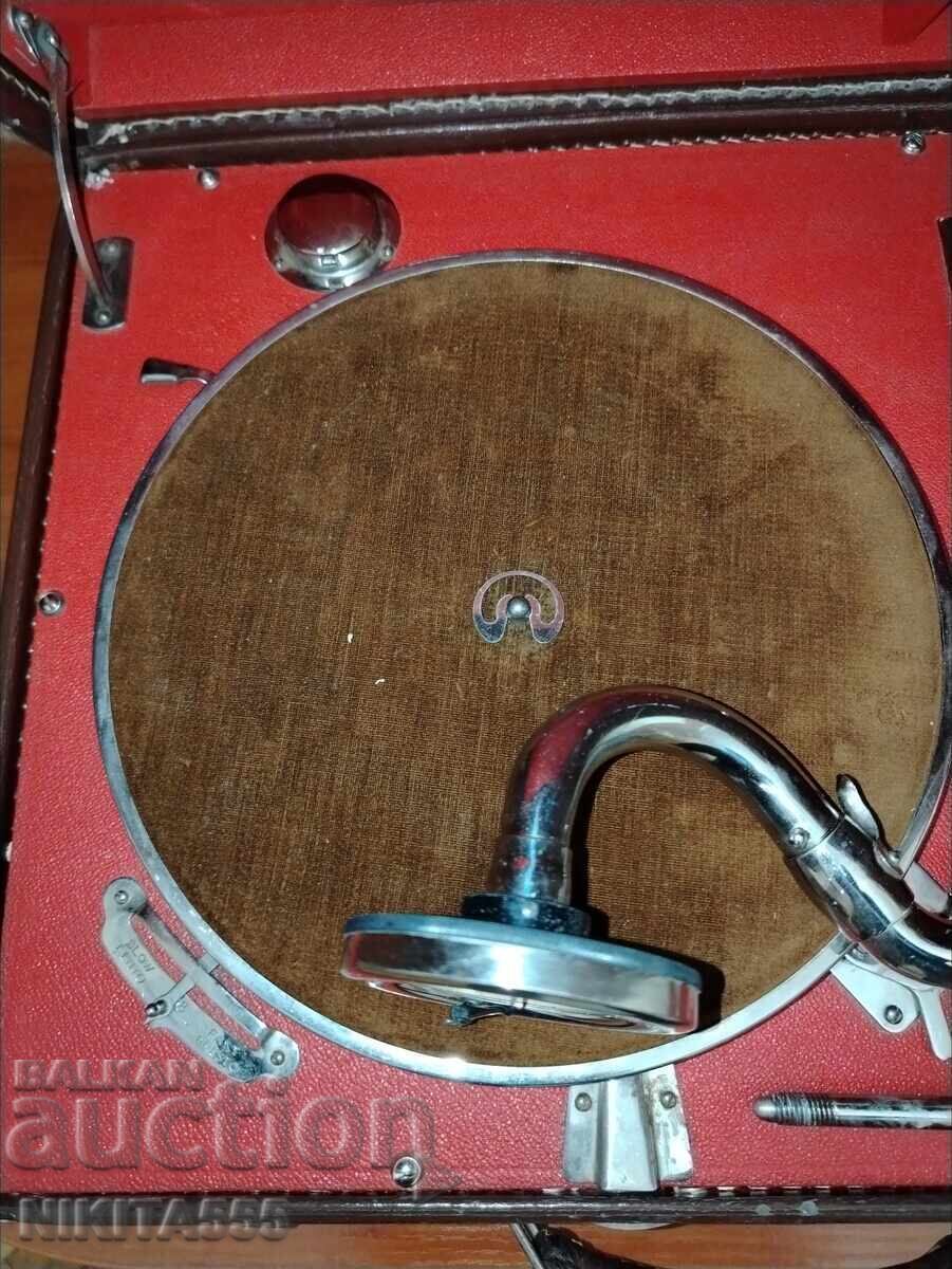 Licitație Pick-up portabil vechi cu manivelă ELITE Licitație Pick-up portabil vechi cu manivelă ELITE