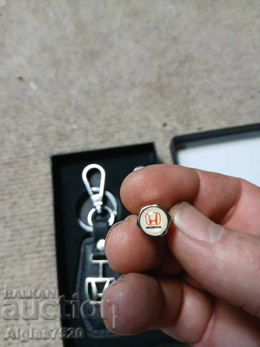 Аукцион Комплект ключодържател за " Хонда"+ 4бр.капачки за гуми Аукцион Комплект ключодържател за " Хонда"+ 4бр.капачки за гуми