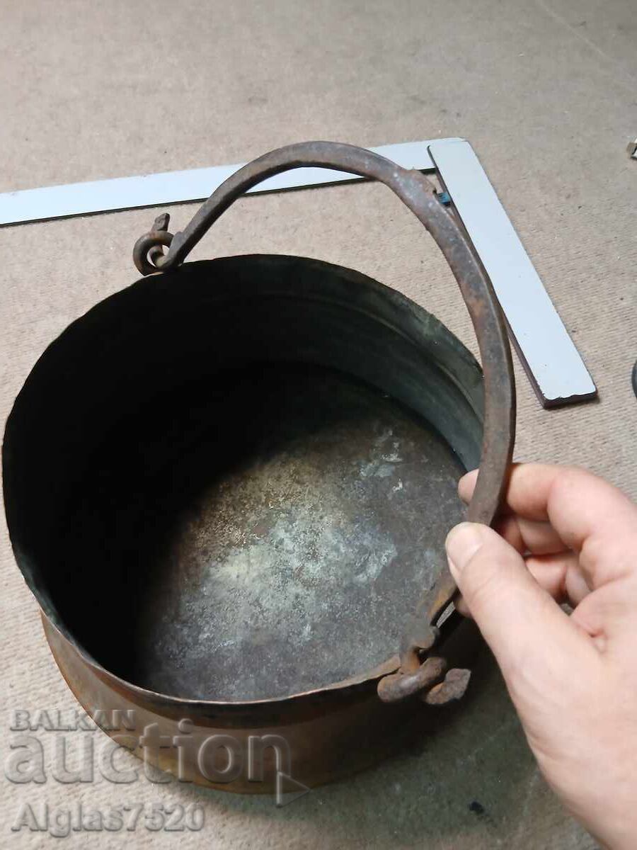 Μεγάλο χάλκινο καζάνι, κανάτα, δοχείο με τιμή € 30.00 | 58.67 BGN