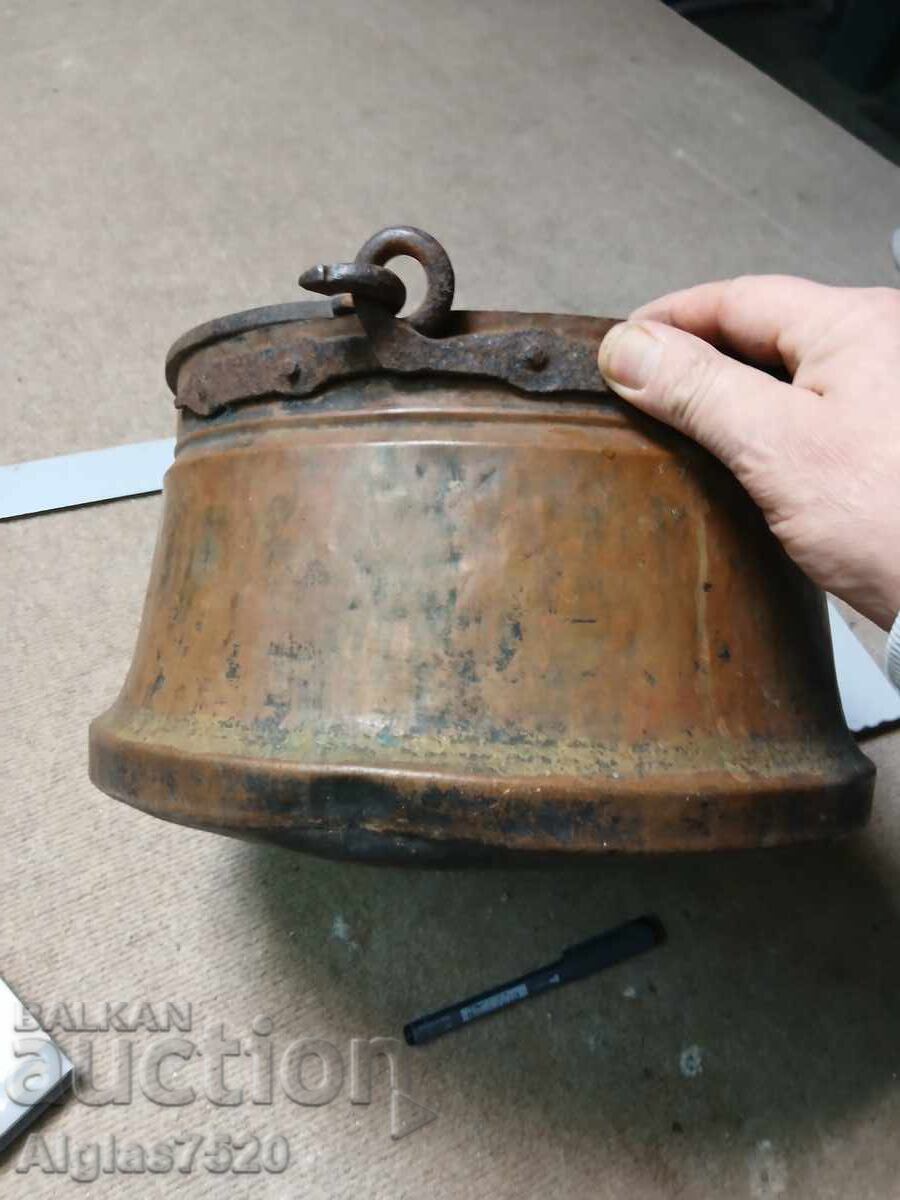 Μεγάλο χάλκινο καζάνι, κανάτα, δοχείο