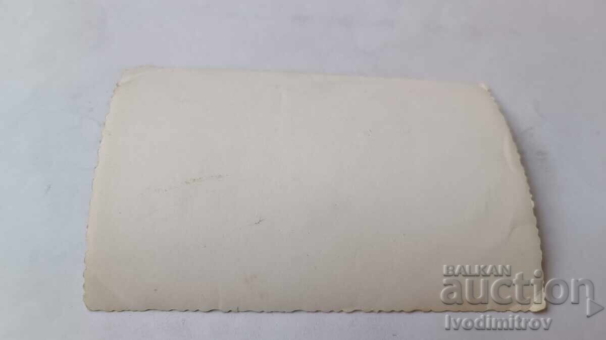 Снимка Мъж жена и малко момченце на плажа с цена € 0.76 | 1.49 лв. Снимка Мъж жена и малко момченце на плажа с цена € 0.76 | 1.49 лв.