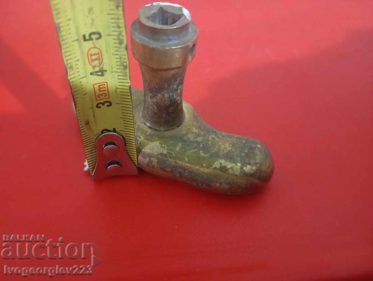 Τρία vintage πόμολα παραθύρου με τιμή € 21.00 | 41.07 BGN Τρία vintage πόμολα παραθύρου με τιμή € 21.00 | 41.07 BGN