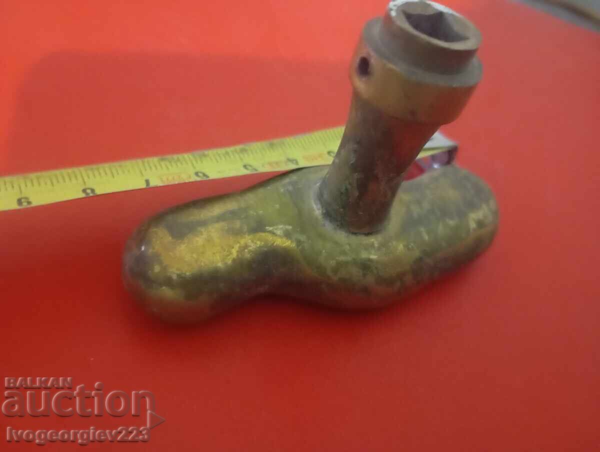 Δημοπρασία Τρία vintage πόμολα παραθύρου Δημοπρασία Τρία vintage πόμολα παραθύρου