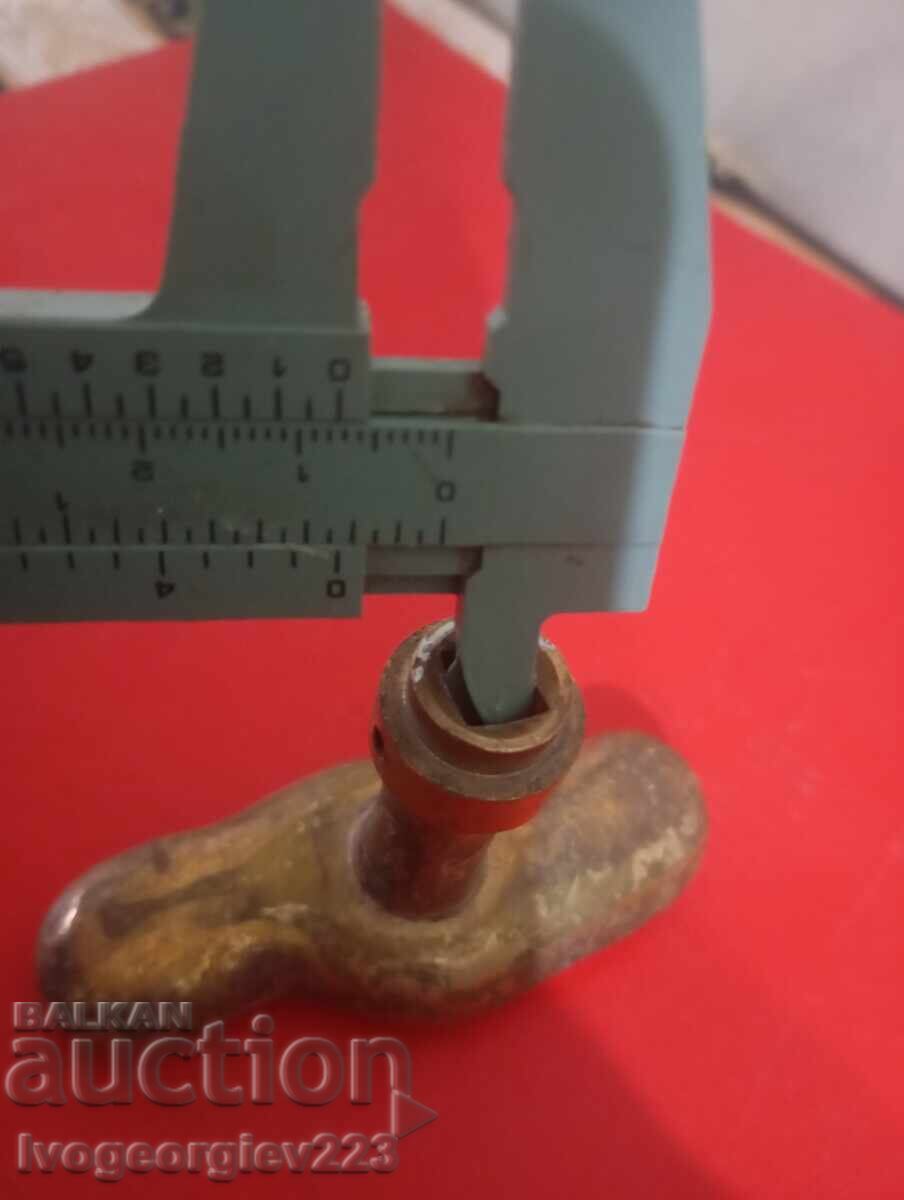 Παράδοση Τρία vintage πόμολα παραθύρου Παράδοση Τρία vintage πόμολα παραθύρου