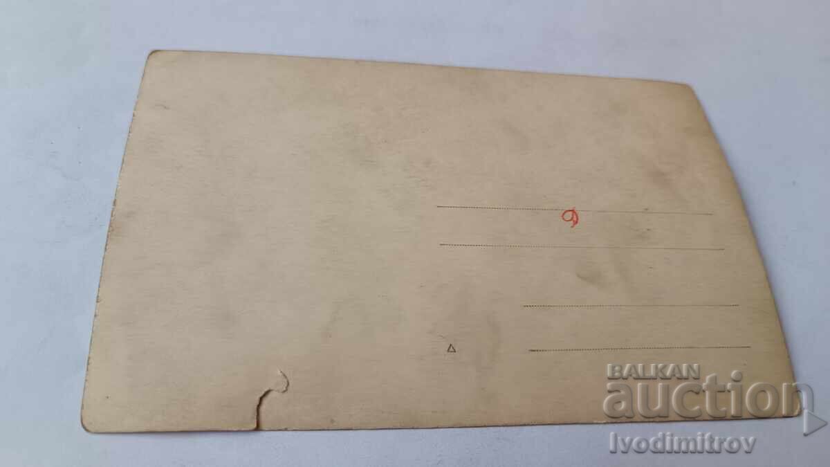 Снимка Мъж жена момиче и три деца на брега на морето с цена € 1.35 | 2.64 лв. Снимка Мъж жена момиче и три деца на брега на морето с цена € 1.35 | 2.64 лв.