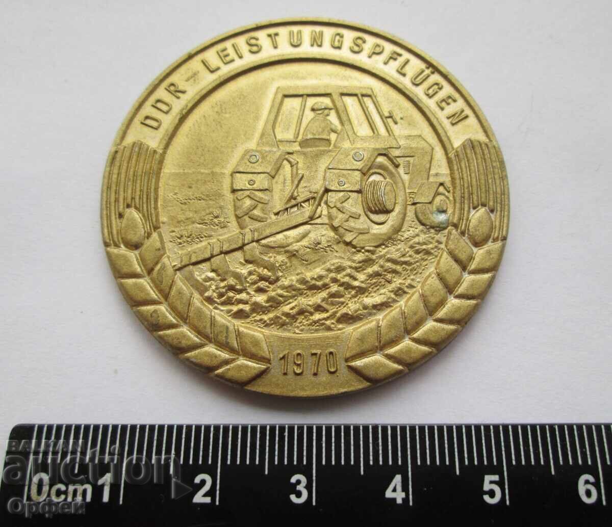 Licitație Vechi medalion/plachetă agricolă de masă RDG socialistă 1970